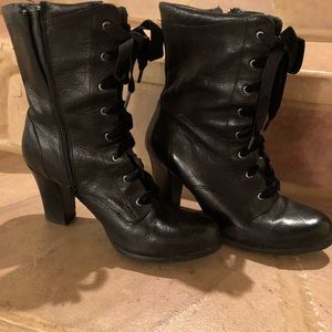 Born lace up boot